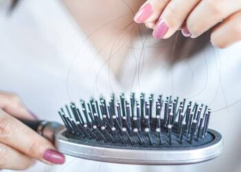 Inilah 10 Penyebab Rambut Rontok pada Remaja dan Cara Mengatasinya