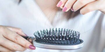 Inilah 10 Penyebab Rambut Rontok pada Remaja dan Cara Mengatasinya