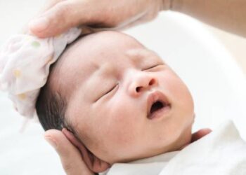 Rekomendasi Produk Perawatan Rambut Bayi untuk Cegah Masalah Rambut Tipis dan Jarang