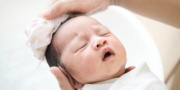 Rekomendasi Produk Perawatan Rambut Bayi untuk Cegah Masalah Rambut Tipis dan Jarang