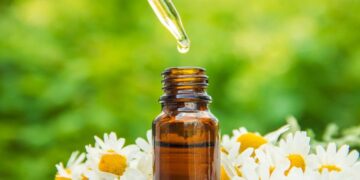 Jangan Keliru! Inilah Perbedaan Essence dan Serum