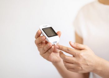 Cara Menggunakan Accu-Chek: Alat Tes Gula Darah Praktis