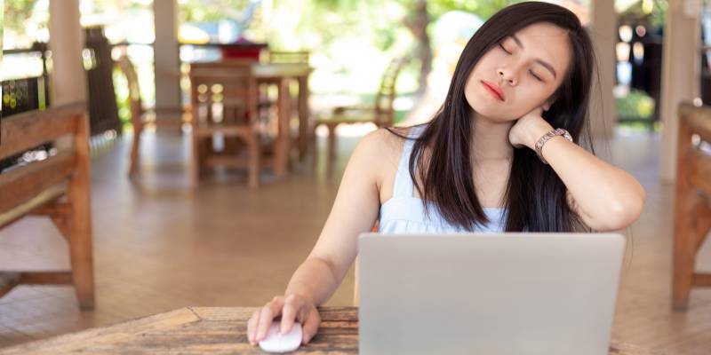 leher kaku dan pundak kaku saat WFH farmaku