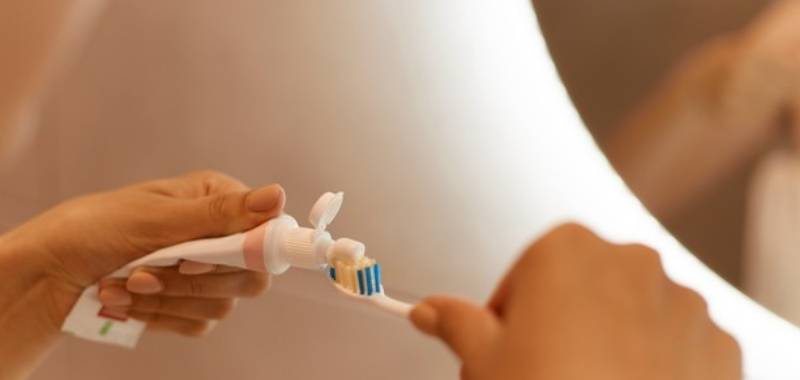 pasta gigi untuk gigi sensitif farmaku