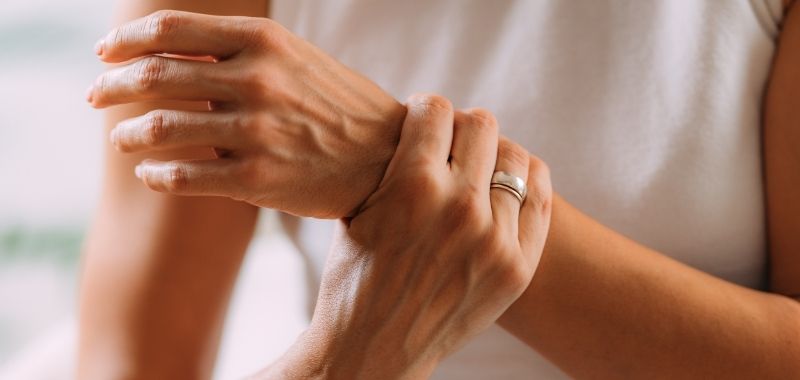 Obat Kram Tangan yang Ampuh Meredakan Nyeri dan Tegang Otot
